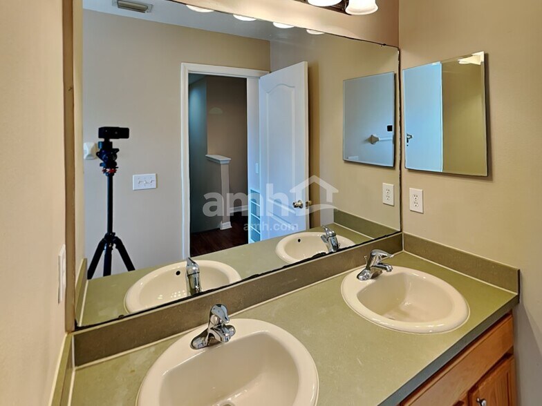 Building Photo - 1003 Windton Oak Dr