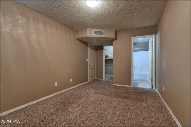 Building Photo - 3404 Blue Earth Ln