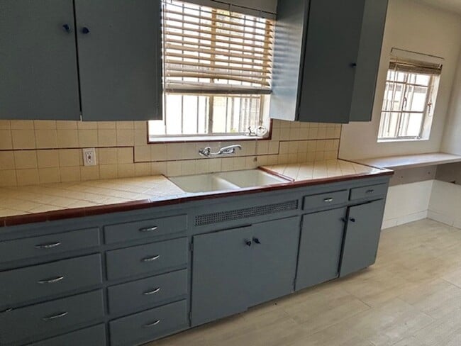 Building Photo - Private 1 Bed, 1 Bath Unit