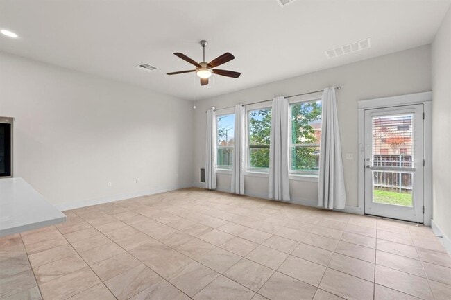 Building Photo - 13001 Hymeadow Dr