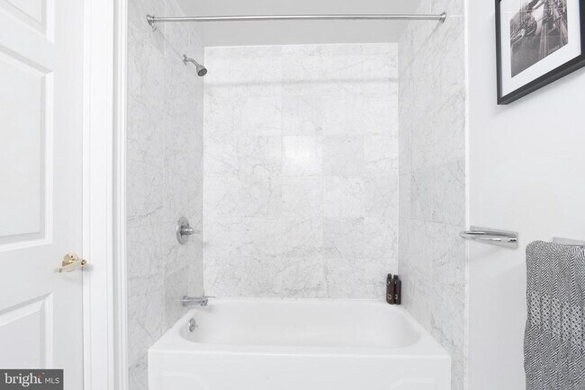 Building Photo - 1500 Chestnut St