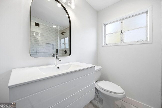 Building Photo - 42 W Belle Isle Rd NE