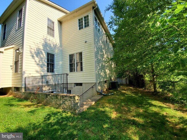 Building Photo - 3301 Buckley St