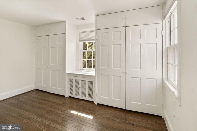 Building Photo - 1537 33rd St NW