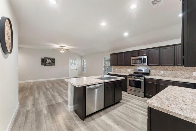 Building Photo - 14077 Lake Cres Dr