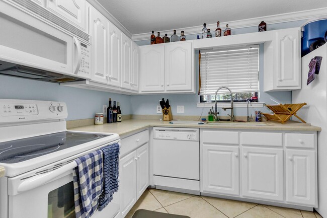 Building Photo - 251 Shalimar Dr