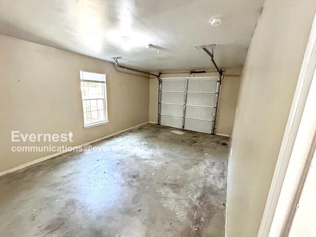 Building Photo - 120 Meriweather Way