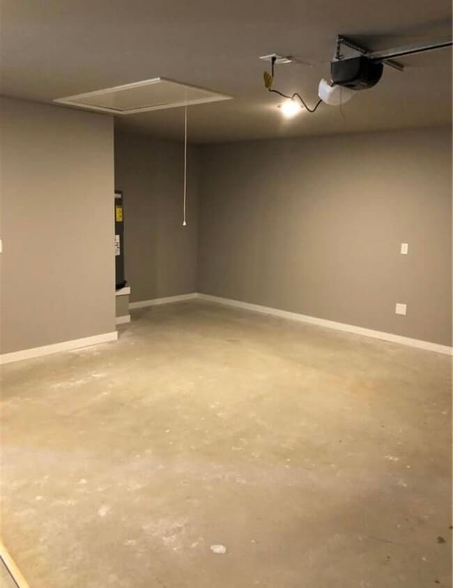 Building Photo - 746 Roselawn St