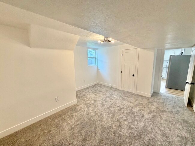 Building Photo - 651 N 800 W St