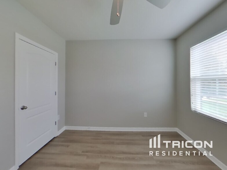 Building Photo - 340 Spruce Pine Dr