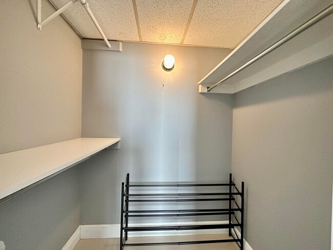 Building Photo - 1985 S Ocean Dr