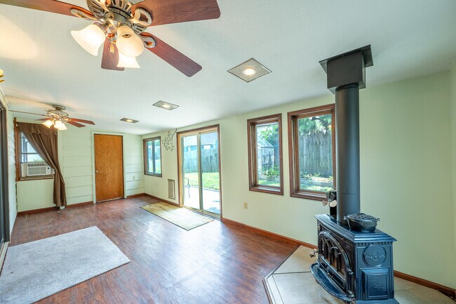 Building Photo - 2301 Winchester Dr