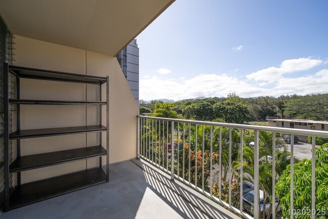 Building Photo - Move-In Ready 1-Bedroom 1 Bath Condo in Ce...