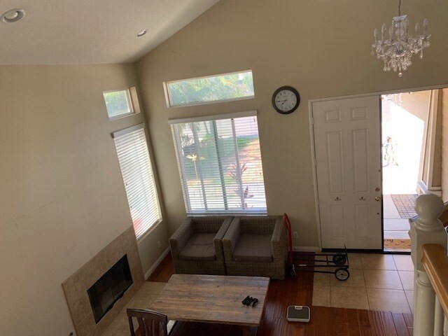 Building Photo - 405 S Mountain View St