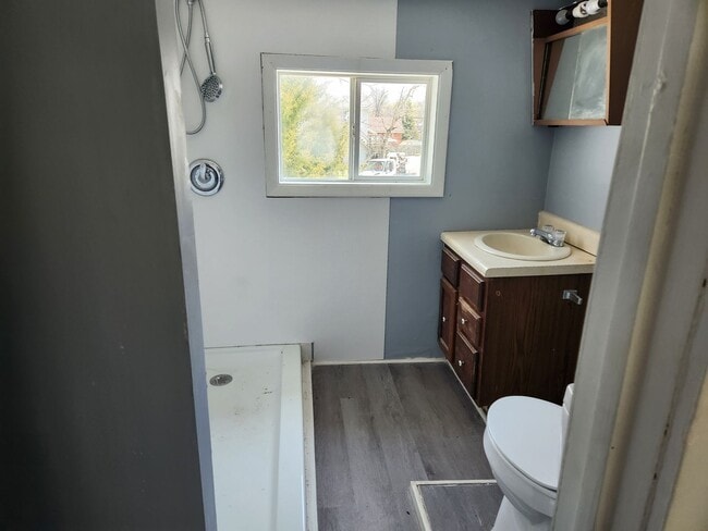 Building Photo - 2201 W 2nd St