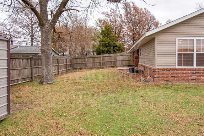 Building Photo - 2 bedroom, 2 bath duplex in Oklahoma