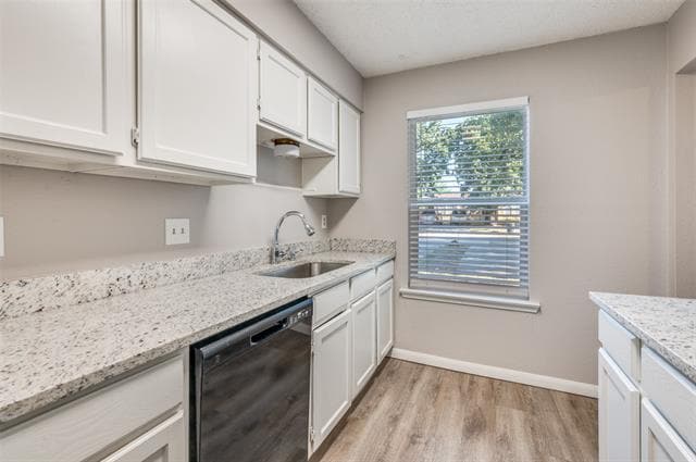 Building Photo - 830 Woodland Ct