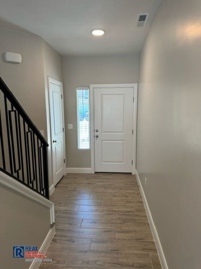 Building Photo - River Trail Townhome
