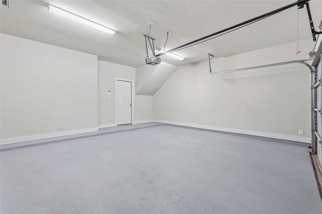 Building Photo - 1613 Milby St