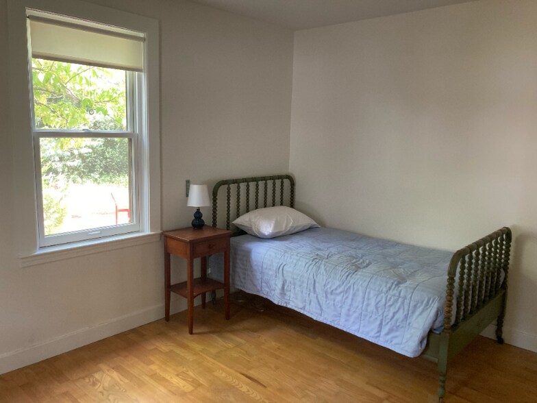 Building Photo - 47 Florence St