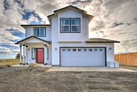 Building Photo - 3 Bedroom 2.5 Bathroom House In Cle Elum With Great Amenities and Sweeping Views