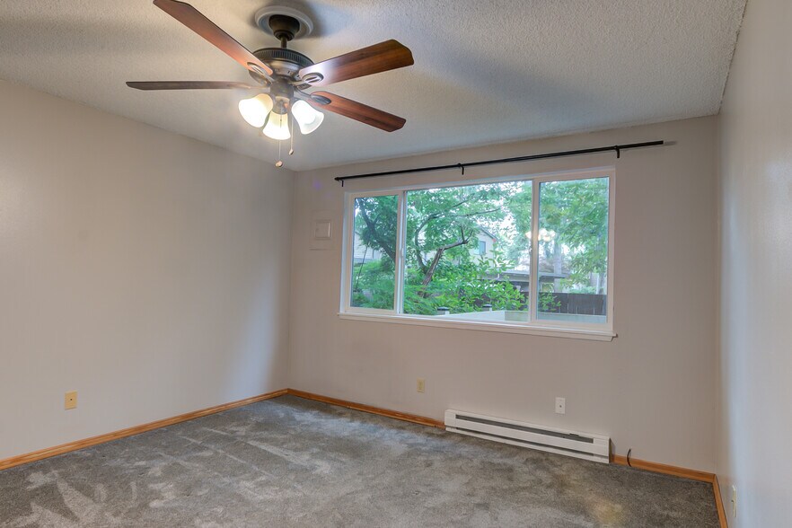 Building Photo - 4050 W Lake Sammamish Pky NE