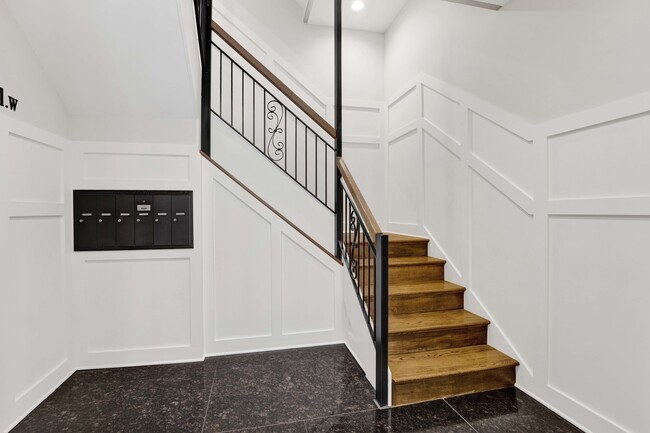 Building Photo - 118 E 57th St