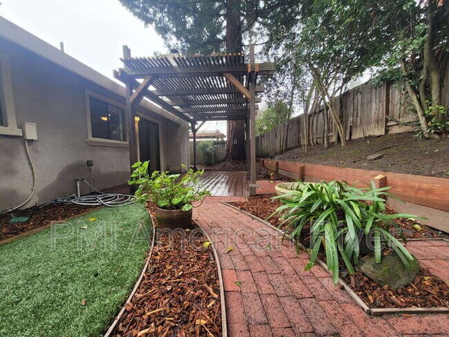 Building Photo - 7474 Griggs Way