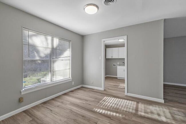 Building Photo - 3 Pershing Dr