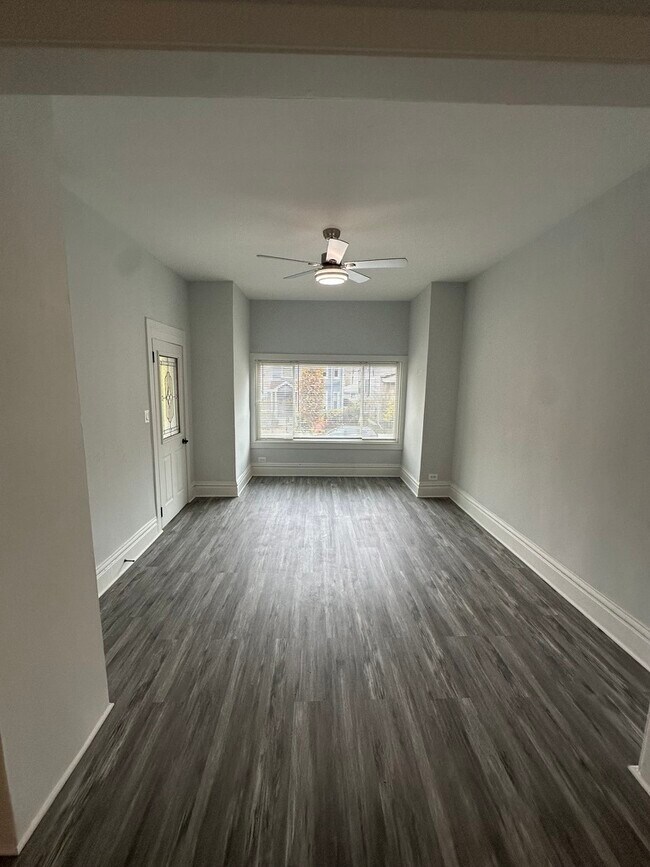 Building Photo - 3625 W Shakespeare Ave