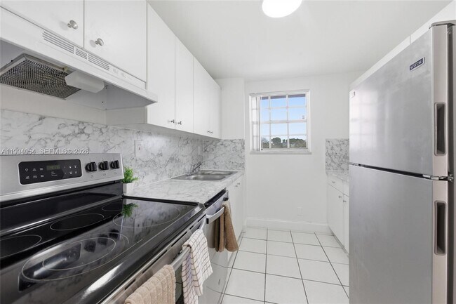 Building Photo - 2520 N Andrews Ave