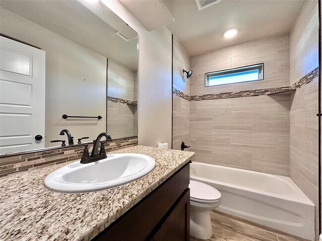 Building Photo - 112 Savage Cir