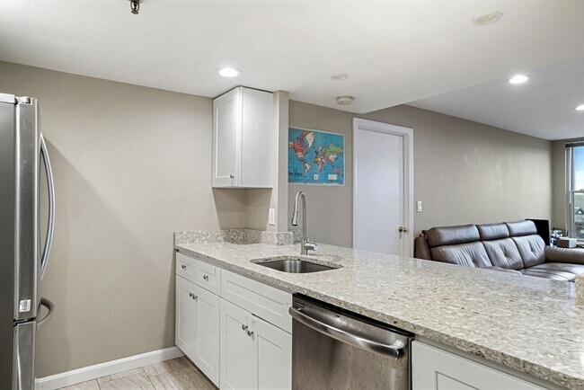 Building Photo - 20 Webster St