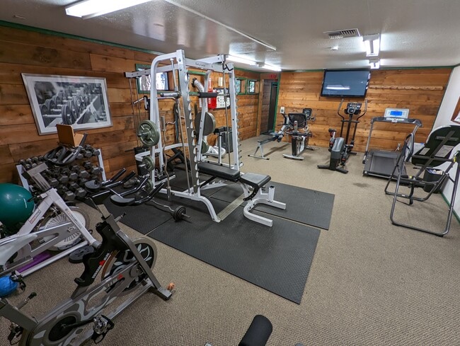 Building Photo - Private 1 bed/1 bath Cabin in gated resort with view of Rainier