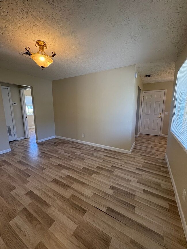 Building Photo - Recently renovated 3/1 House in Ft. Pierce