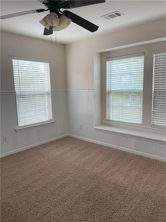 Building Photo - 379 Roseglen Dr NW