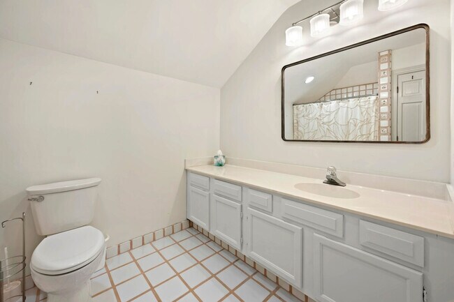 Building Photo - 773 Bonnyneck Dr