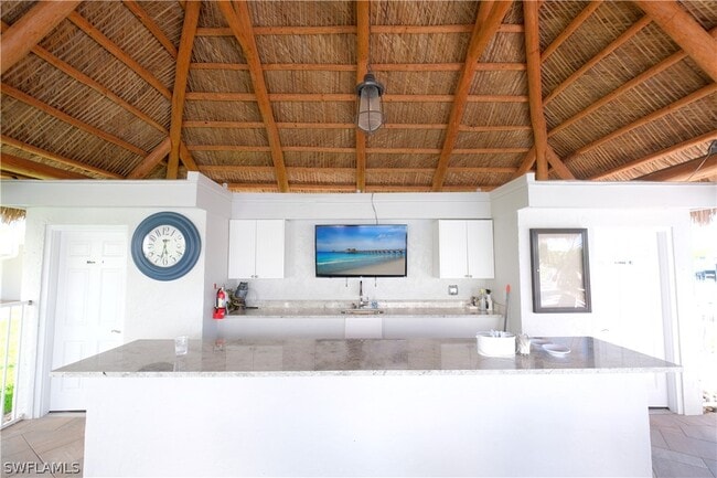 Building Photo - 12945 Vanderbilt Dr