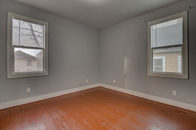 Building Photo - 1221 California Ave