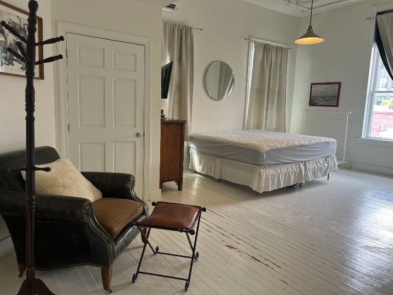 Building Photo - 108 2nd St SW