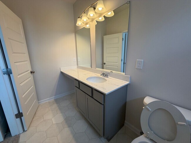 Building Photo - Brand New 4/3.5 House in West Rome- $2,195