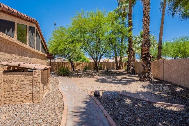 Building Photo - 735 N Tangerine Dr