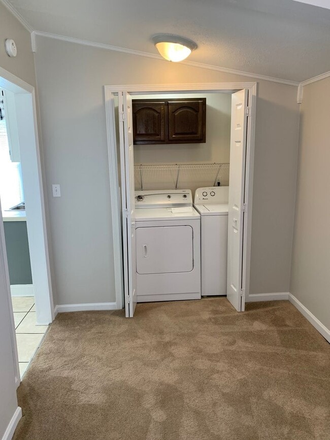 Building Photo - 2 bd. 1 bath  home : 786 sq. ft-  Kingsport