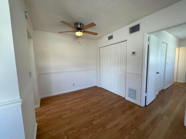 Building Photo - 221 SE 1st Ave