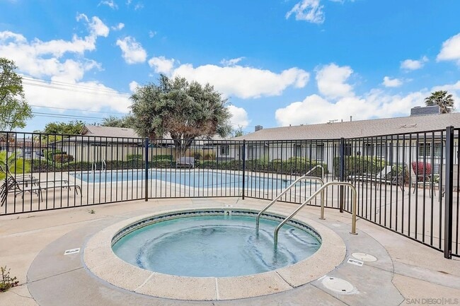 Building Photo - 2BD/2BA Condo in the heart of Escondido - ...