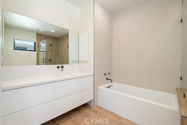 Building Photo - 822 S Plymouth Blvd