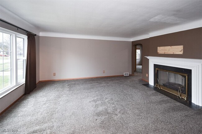 Building Photo - 21775 Hillsdale Ave