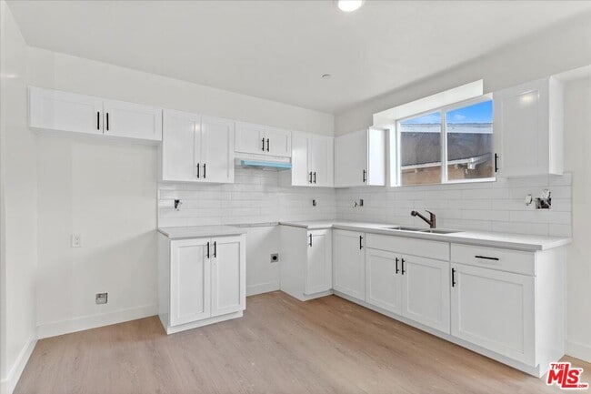 Building Photo - 835 E 33rd St