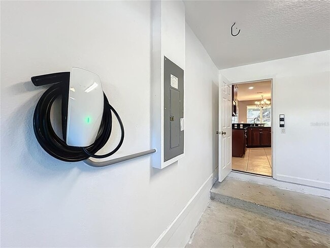 Building Photo - 2830 Cardassi Dr