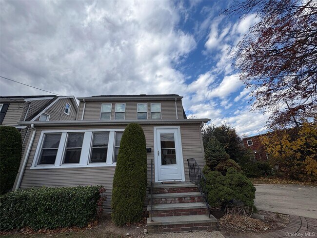 Primary Photo - 3 Brookwood St